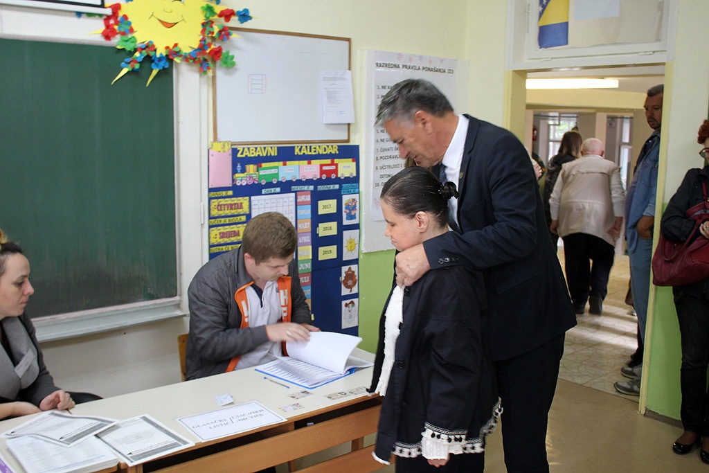 Svoju građansku dužnost obavio i gradonačelnik Zenice (FOTO)