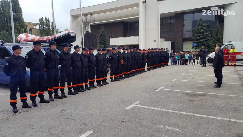 U Zenici upriličeno postrojavanje pripadnika Samostalne službe zaštite i spašavanja (FOTO)