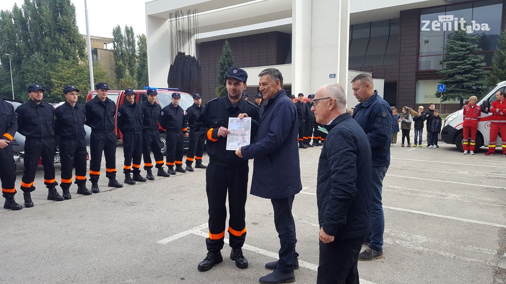 U Zenici upriličeno postrojavanje pripadnika Samostalne službe zaštite i spašavanja (FOTO)