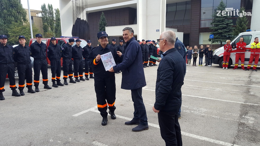 U Zenici upriličeno postrojavanje pripadnika Samostalne službe zaštite i spašavanja (FOTO)