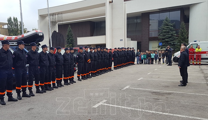 U Zenici upriličeno postrojavanje pripadnika Samostalne službe zaštite i spašavanja (FOTO)