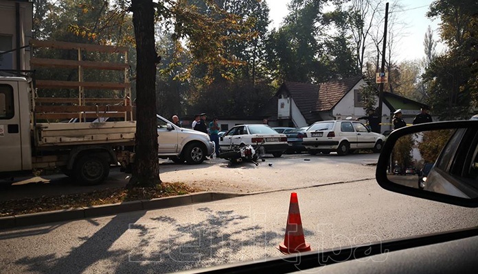 Saobraćajna nezgoda u Zenici, povrijeđen policajac