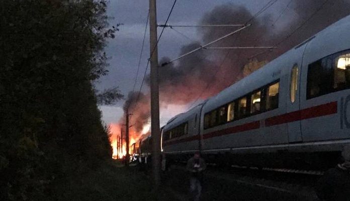 Nesreća u Njemačkoj, brzi voz planuo usred vožnje (VIDEO)