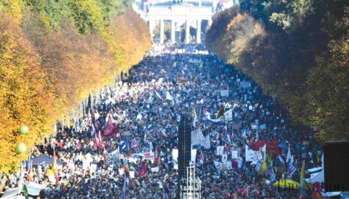 Više od 242.000 ljudi u Njemačkoj protestovalo protiv ekstremne desnice