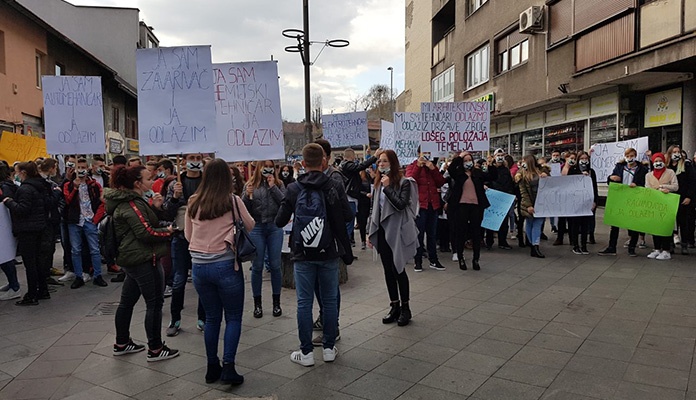 Održan defile učenika srednjih škola Grada Zenice
