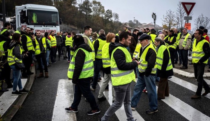 “Žuti prsluci” blokirali oko 200 puteva u Francuskoj