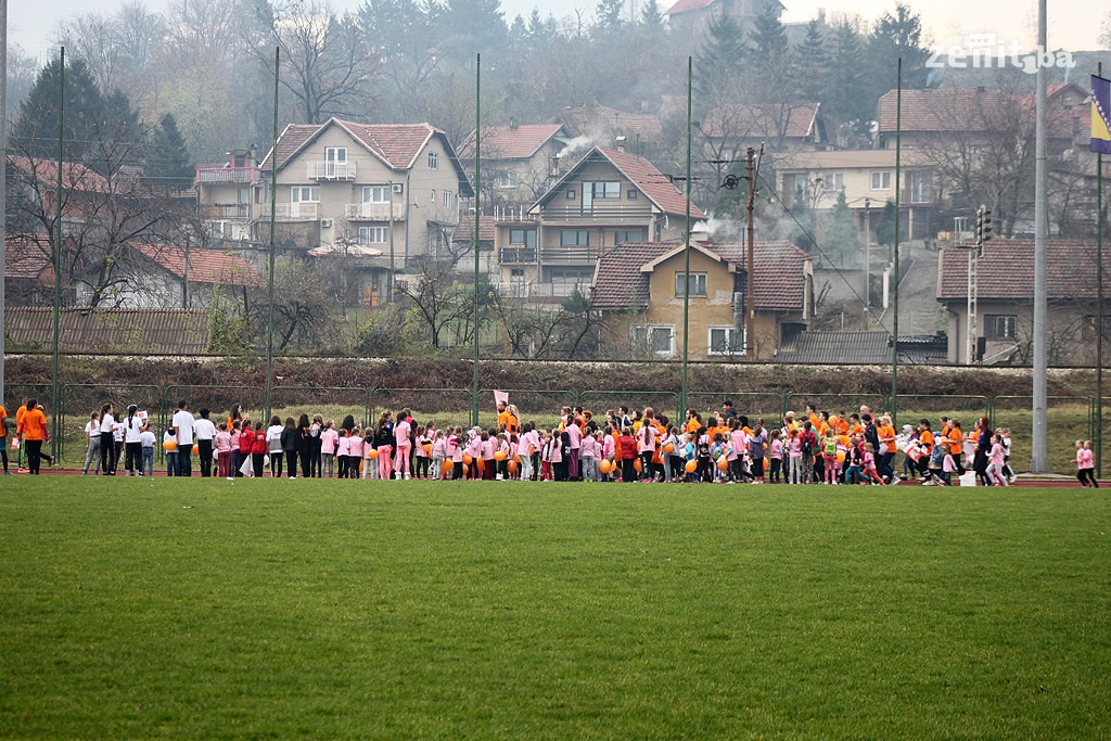 U Zenici održana trka u znak borbe protiv rodno zasnovanog nasilja (FOTO)