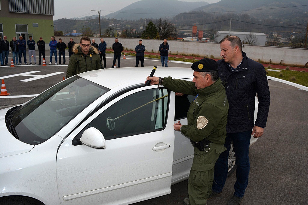 Uprava policije MUP-a ZDK sprovela obuku iz oblasti kontradiverzione zaštite (FOTO)