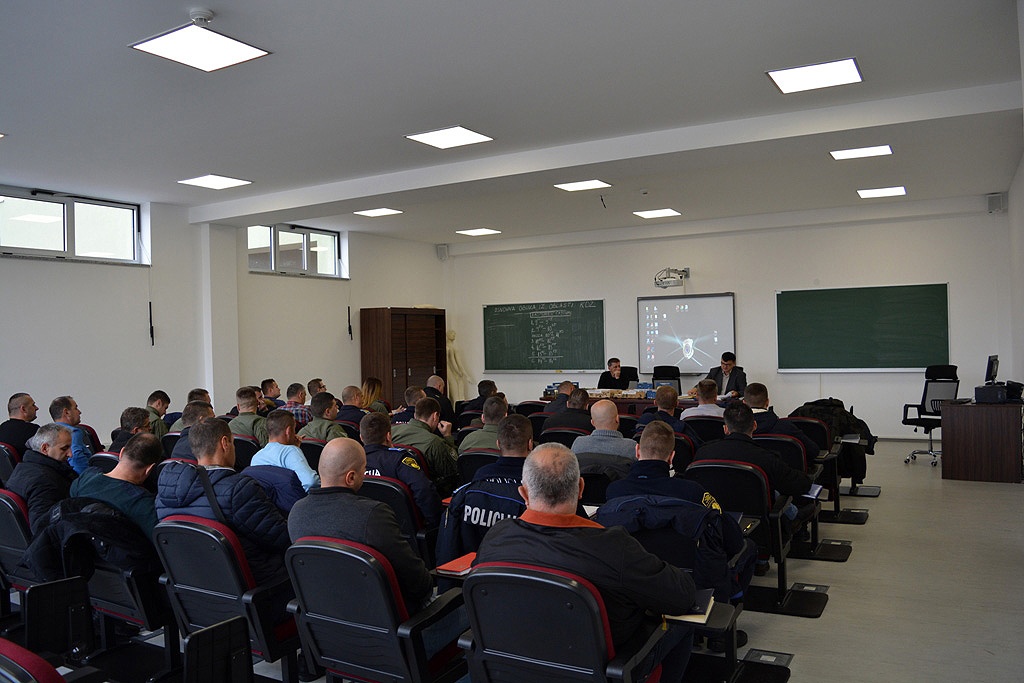 Uprava policije MUP-a ZDK sprovela obuku iz oblasti kontradiverzione zaštite (FOTO)