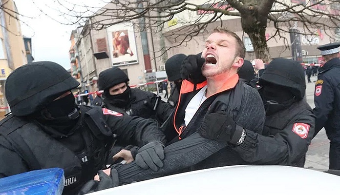 Stanivuković ponovo uhapšen, građani čuče pred policijom