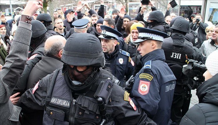 Podnijeto više krivičnih prijava protiv policajaca zbog upotrebe sile na protestima u Banja Luci