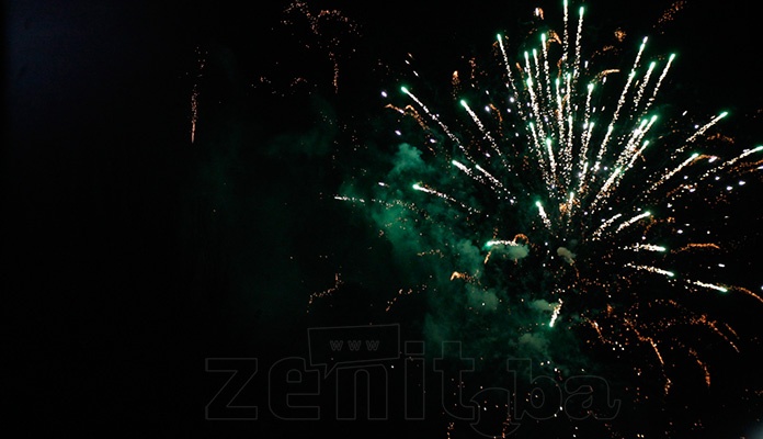 Zeničani uz koncert i vatromet dočekali Novu godinu (FOTO)