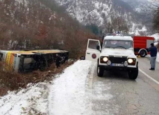 Prevrnuo se autobus kod Nevesinja, poginule dvije osobe
