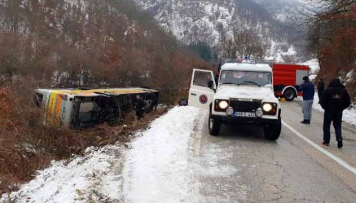 Prevrnuo se autobus kod Nevesinja, poginule dvije osobe