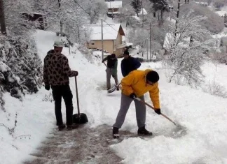 Potukli se zbog čišćenja snijega, tri osobe zatražile medicinsku pomoć