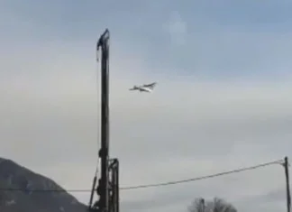 Ples aviona na vjetru iznad Tivta (VIDEO)