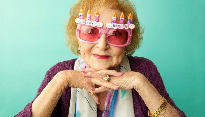 Legendarna Betty White uz poker proslavila 97.rođendan