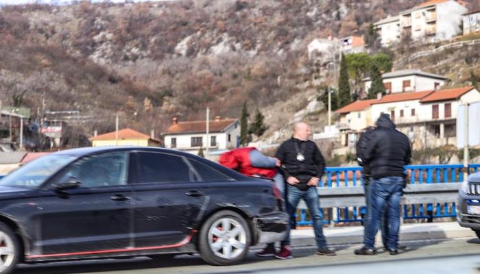 Filmska potjera hrvatskih policajaca za automobilom bh. oznaka