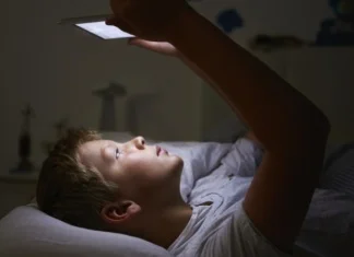 Plavo svjetlo pametnih uređaja dovodi do sljepoće i raka