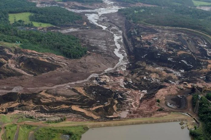 Stravičan snimak pucanja brane i naviranja vode (VIDEO)