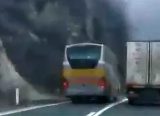Autobus hercegovačkog prevoznika preticao kamion na punoj liniji (VIDEO)