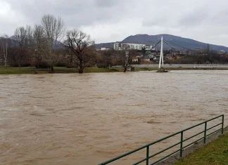 Kiša i topljenje snijega izazvali izlijevanje Bosne, vodostaji u opadanju u ZDK