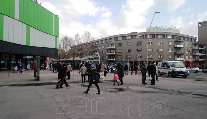 Zeničanin se pokušao objesiti o novi sat u centru Zenice