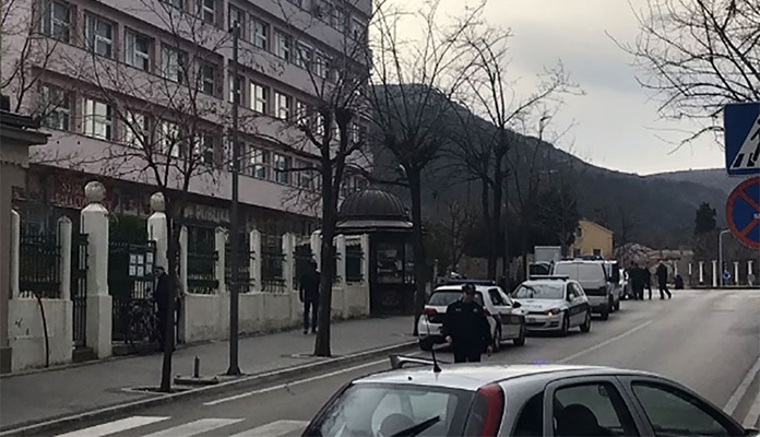 Maskirani razbojnici pokušali opljačkati Privrednu banku u Mostaru