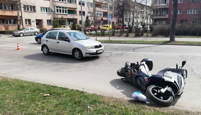 Saobraćajna u ulici Aska Borića, povrijeđen motociklista