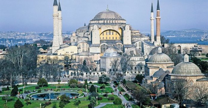 Erdogan: Ayasofya bi mogla prestati biti muzej i postati džamija