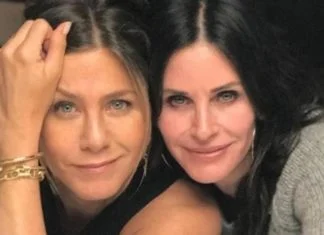 Courteney Cox posjetila mjesto na kom su se snimali “Prijatelji” (VIDEO)