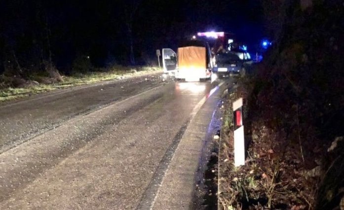 U automobilskoj nesreći smrtno stradali dva muškarca i jedna žena