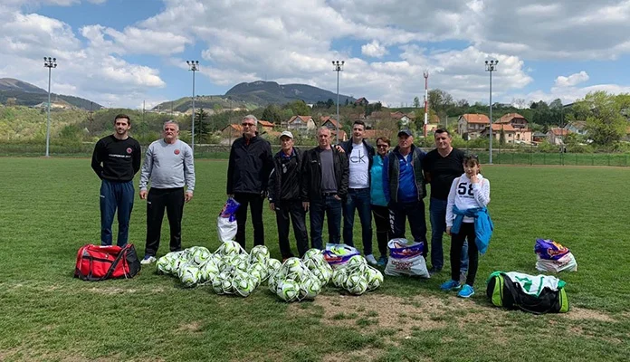 Bivši igrač zeničkog Rudara i Đerzeleza uručio donacije za klubove iz Zenice i Viteza