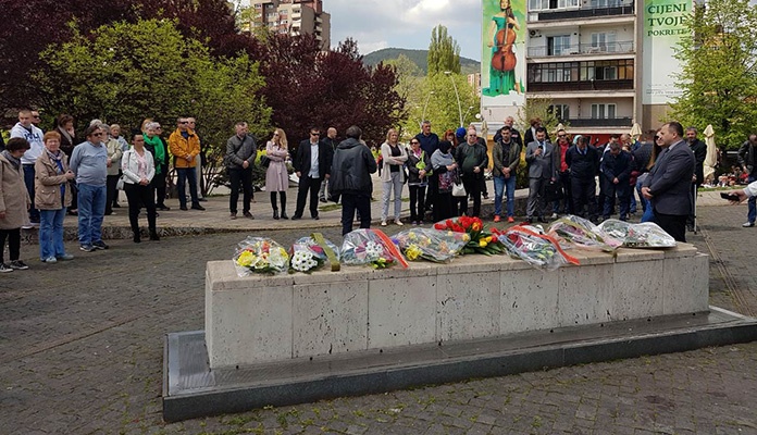 Polaganjem cvijeća u Zenici obilježen Dan civilnih žrtava rata