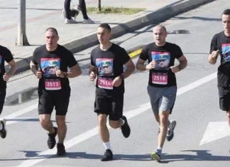 Učesnici na banjalučkom polumaratonu trčali u majicama s likom Ratka Mladića