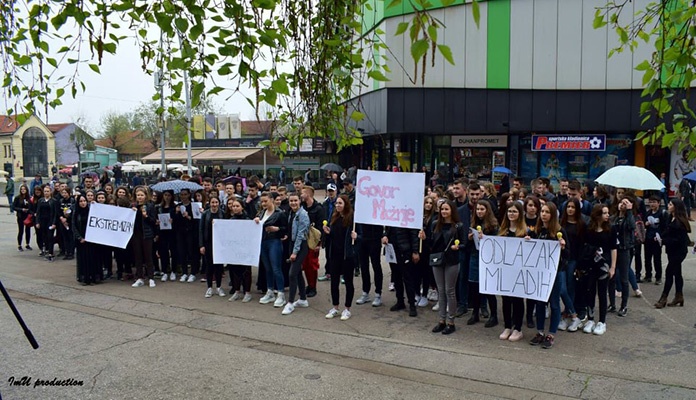 Srednjoškolci ZDK realizirali akciju “Želimo znati – gdje će svjetlo zasjati”