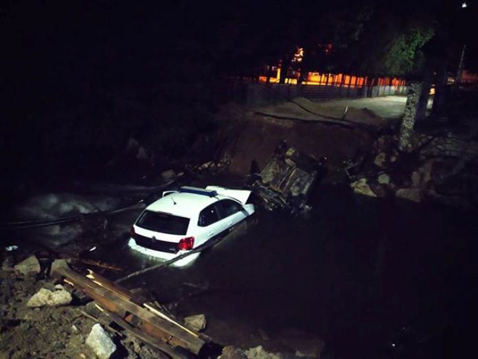 Policijski automobil u Stojkovićima kod Novog Travnika završio u rijeci