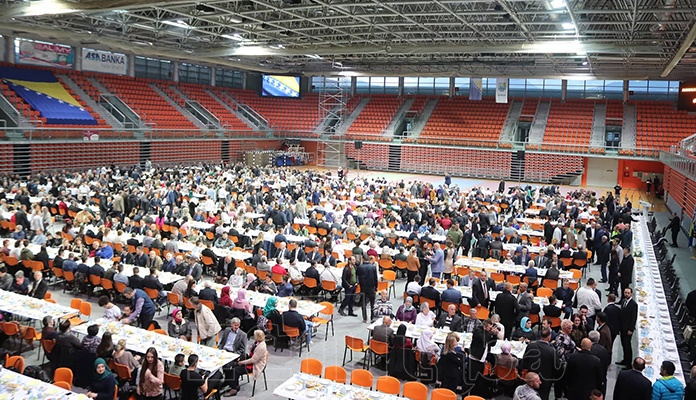 Zajedničkim iftarom obilježena godišnjica od smrti Husejina Smajlovića (FOTO)