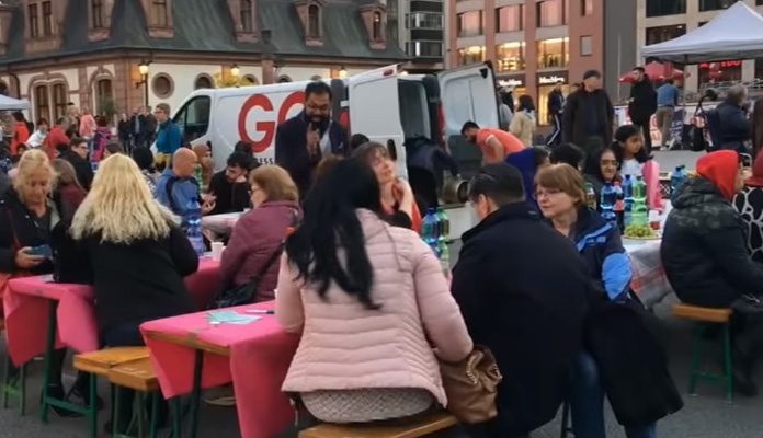 U Njemačkoj održan "Rainbow iftar" za muslimane LGBT orijentacije (VIDEO)