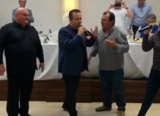 Ivica Dačić opet zapjevao pa razbio tanjir (VIDEO)