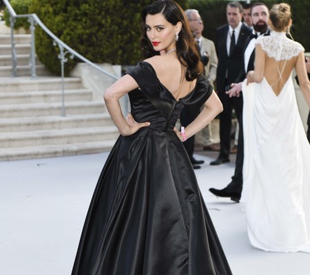 Poznata glumica u Cannesu u haljini bh. dizajnerke