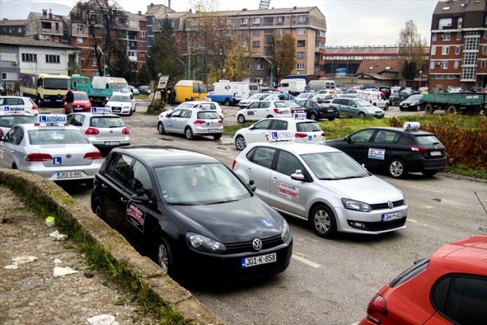 Uhapšenim članovima ispitne komisije za polaganje vozačkog ispita predložene mjere zabrane