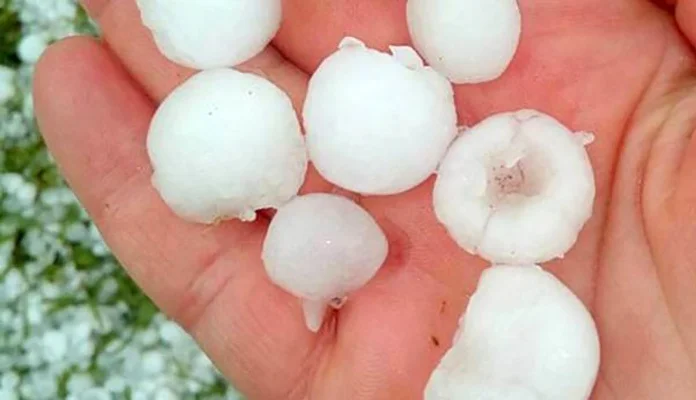 U Sloveniji padao grad veličine teniske loptice