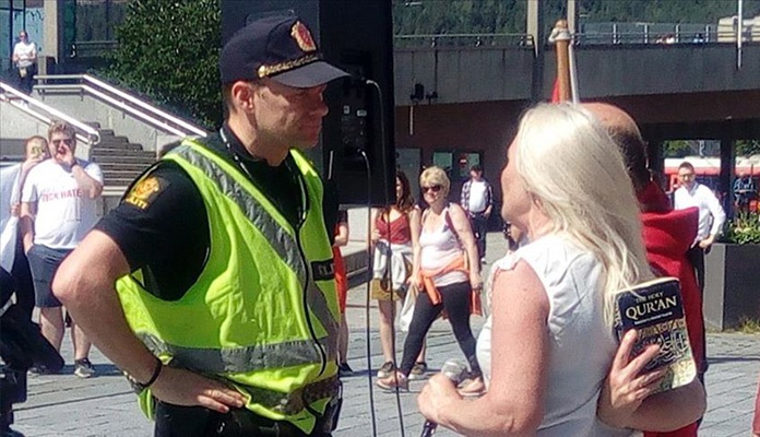 Na antiislamskim protestima u Norveškoj primjerak Kur'ana bačen na pod