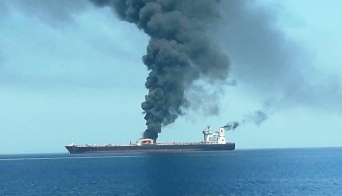 Napadi u Omanskom zaljevu: Eksplozije na dva tankera, jedan pogođen torpedom