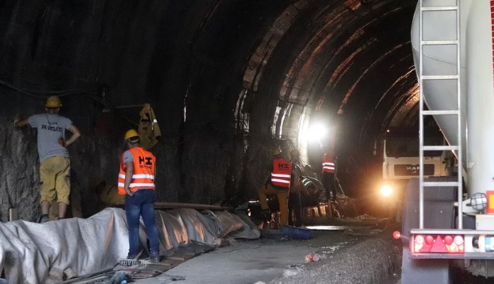 U tunelu Vranduk potpuno obustavljen saobraćaj