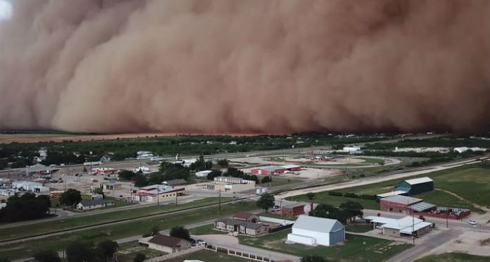 Objavljen snimak pješčane oluje koja “guta” grad u SAD-u (VIDEO)