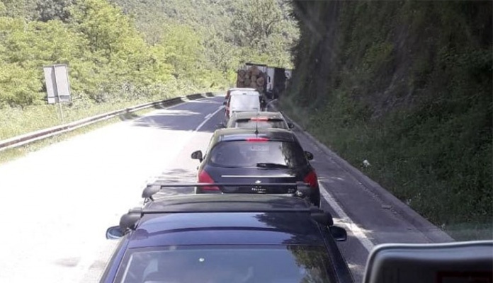 Teža saobraćajna nesreća na dionici Vitez – Travnik, obustavljen saobraćaj