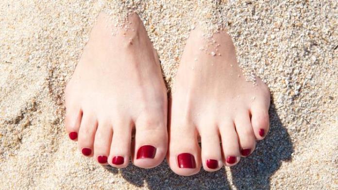 Ljeto je opasno za stopala: Evo kako izbjeći gljivice, rane, upale