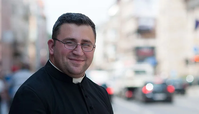 Priča o mladiću iz Sarajeva: Adnan Jašarević postao katolički svećenik